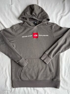 The North Face Mens Small Gray Never Stop Exploring Red Box Logo Pullover Hoodie